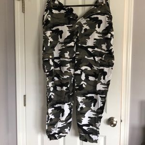 Boohoo USA black and white Cargos